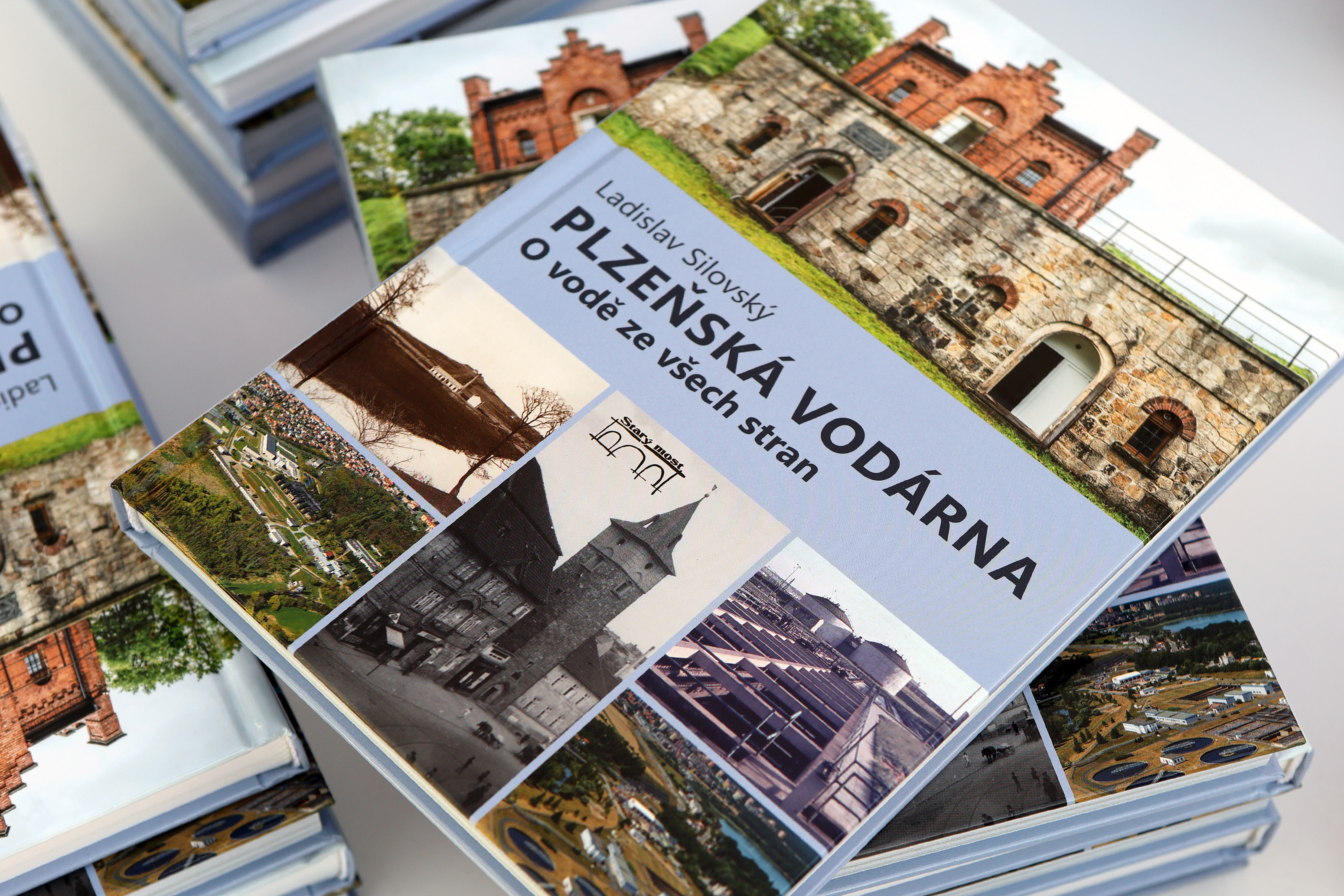 Kniha PLZEŇSKÁ VODÁRNA, foto: VODÁRNA PLZEŇ a.s. 