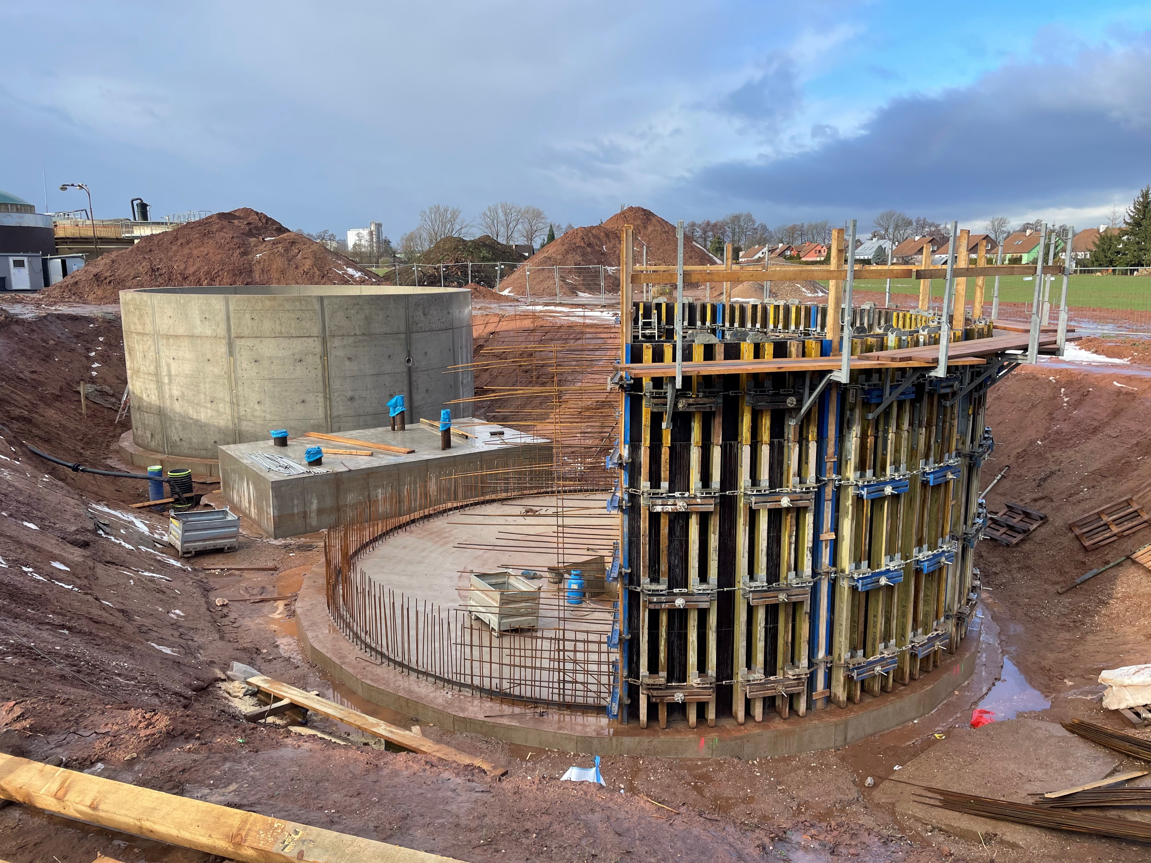 ČOV Smiřice – výstavba nových dosazovacích nádrží, foto: archiv Vodovody a kanalizace Hradec Králové