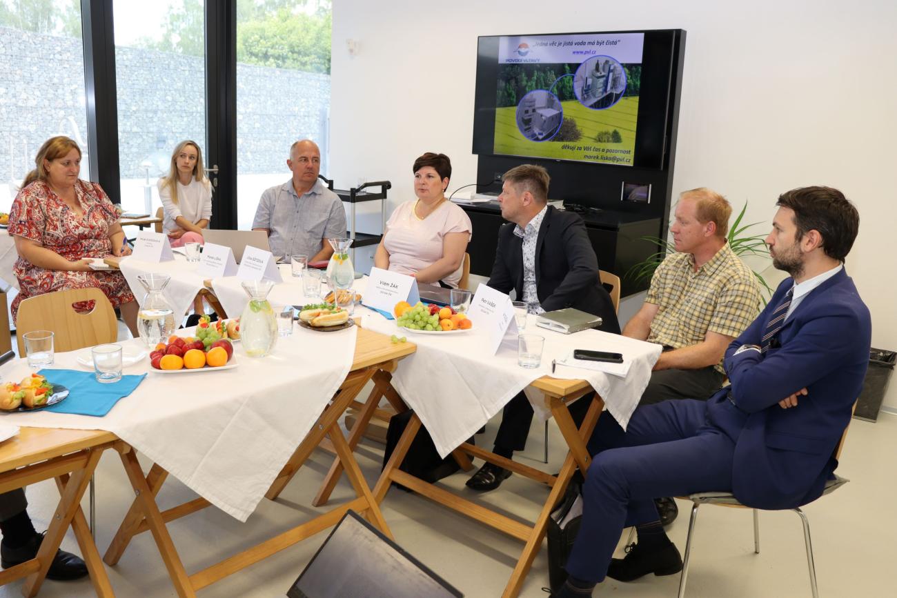 Účastníci kulatého stolu, který se konal ve Vodním domě v Hulicích 15. 6. Foto: Zuzana Fialová, Profi Press