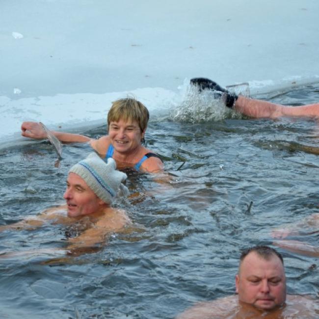 Fotosoutěž VODA 2017 – Jiří Plemeník: Novoroční namáčení, Jistebnice