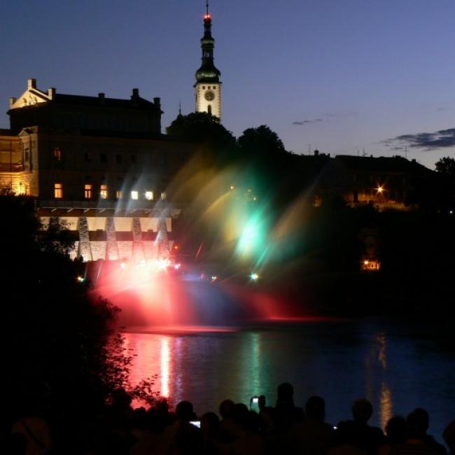 Fotosoutěž VODA 2017 – Jiří Plemeník: Světelná fontána, léto nad Jordánem