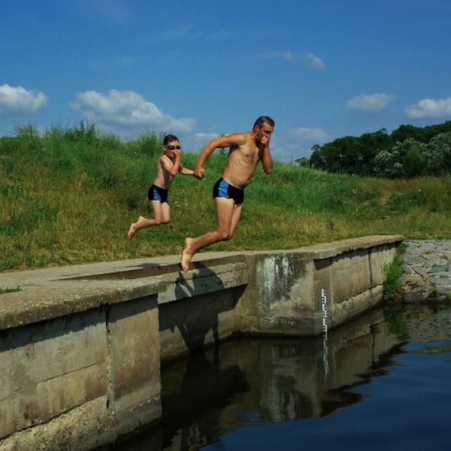 Fotosoutěž VODA 2017 – Petr Malohlava: Skokani