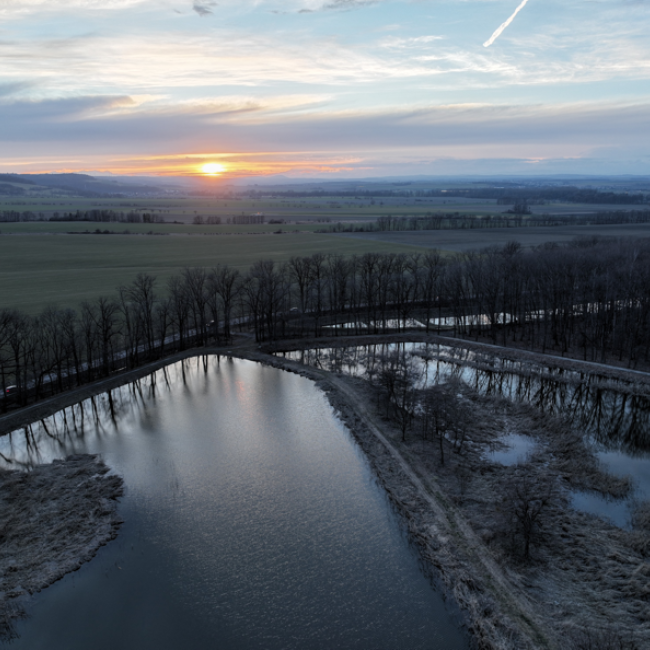 Fotosoutěž VODA 2023 – Jiří Schromm: Loučí se den s rybníky a mokřadem